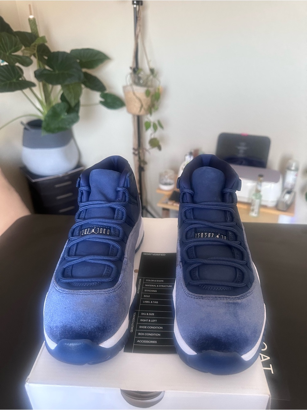 BNIB Nike Air Jordan 11 Low - Navy Velvet/White Women’s 8.5